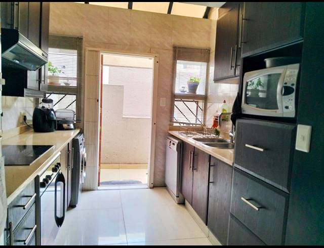 2 BEDROOM TOWNHOUSE FOR SALE IN BASSONIA